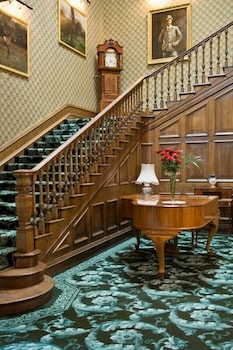 Tre-Ysgawen Hall, Country House Hotel And Spa