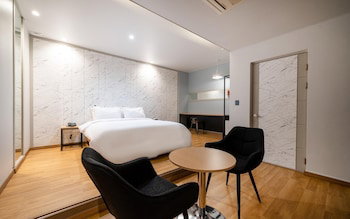 Hotel Donghae Very Six