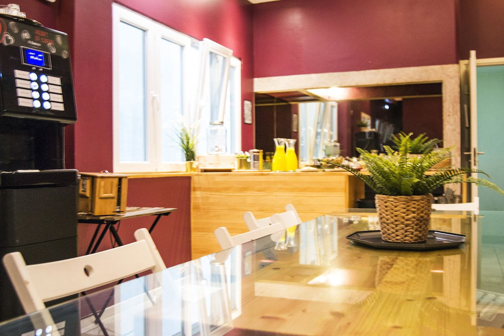 Hotel Avenue Hostel & Suites