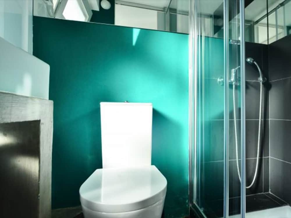 Avenue Hostel & Suites