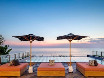 Hotel Tribe Bali Kuta Beach