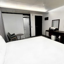 Hotel Jinju Hotel The V cazare Chinju
