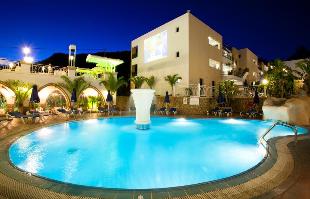 dal travel Pefkos Beach