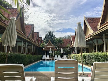 Hotel Bangtao Village Resort