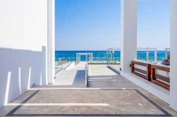 Kamari Beach