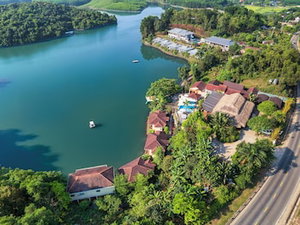 Hotel Phong Nha Lake House Resort cazare Ba Don