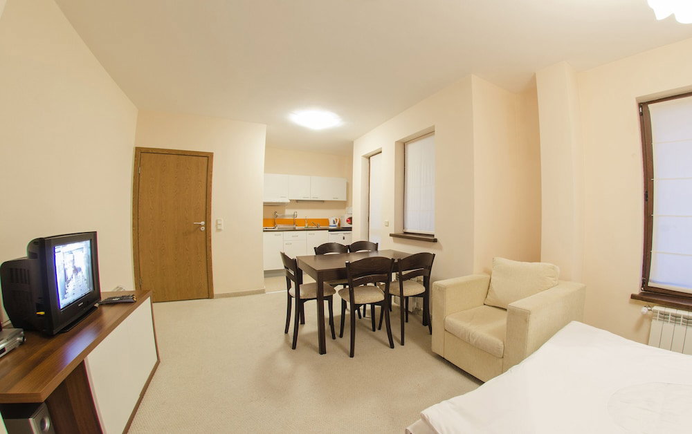 Green Life Family Apartments Pamprorovo