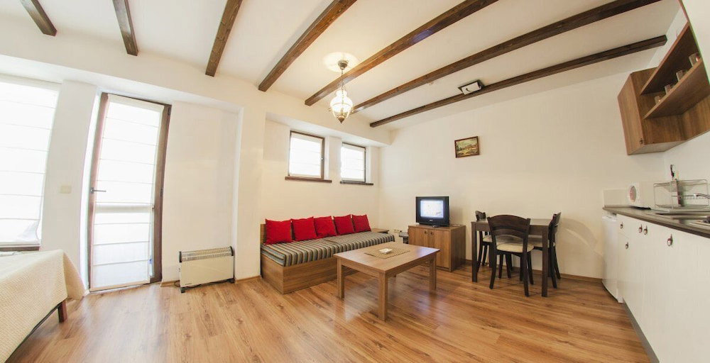 Green Life Family Apartments Pamprorovo