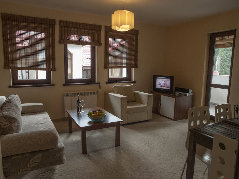 Green Life Family Apartments Pamprorovo