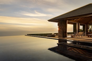 Hotel Paresa Resort (Sha)