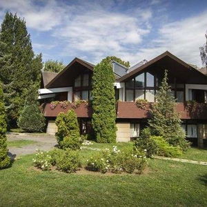 Hotel Arany Szarvas Fogadó És Captain Drakes Pub cazare Gyor