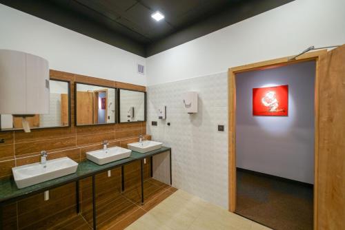 New Boutique Capsule Hostel Chors