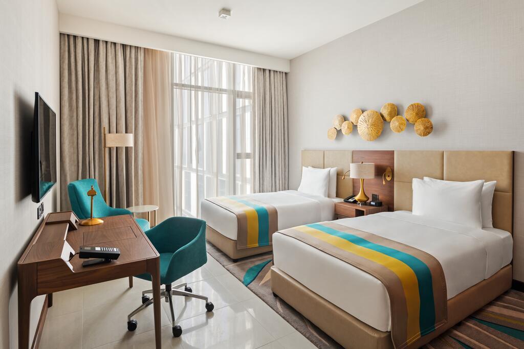 Holiday Inn Dubai Al-Maktoum Airport