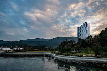 Hotel Ramada Suites By Wyndham Geoje