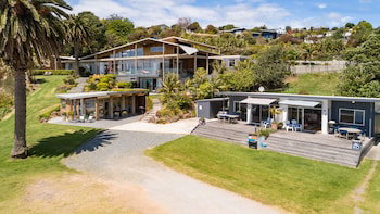 Hotel Golden Sand Beachfront Accommodation