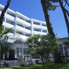 Hotel Atrium Deluxe Hotel Kavaje cazare Golem