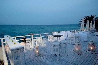 Hotel White Suites
