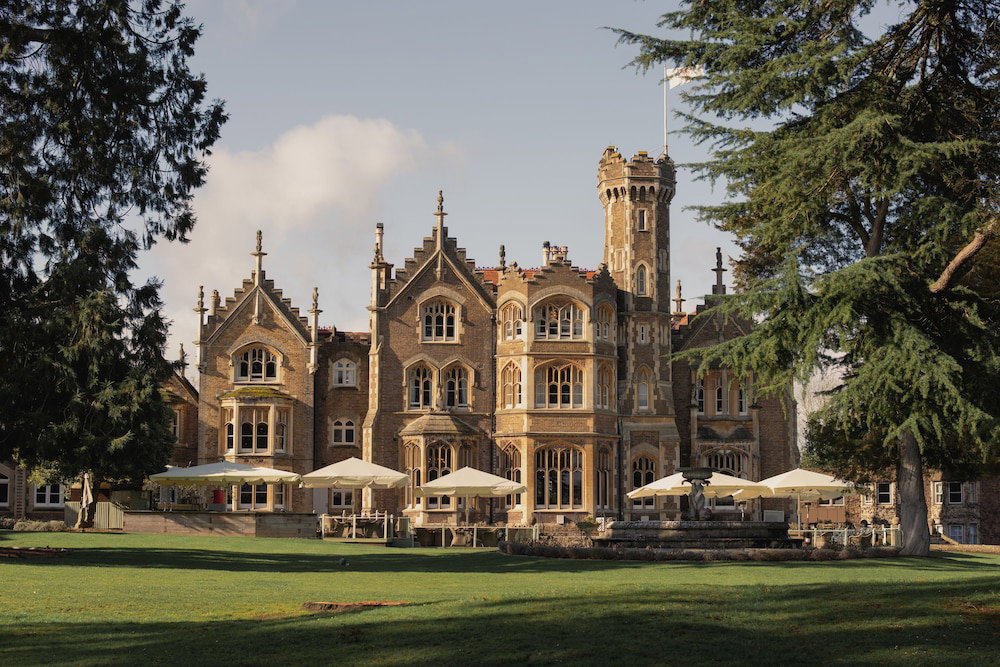 Hotel Oakley Court