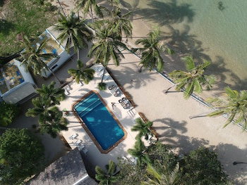 Hotel Lime N Soda Beachfront Resort