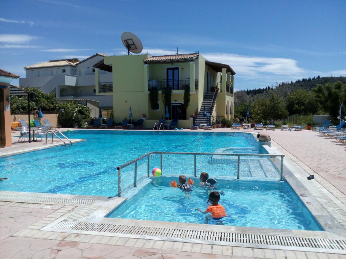 Amadeus Hawaii Studios & Apartments