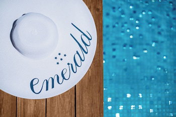 Emerald Villas & Suites