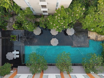 Hotel Harris Hotel & Residences Sunset Road