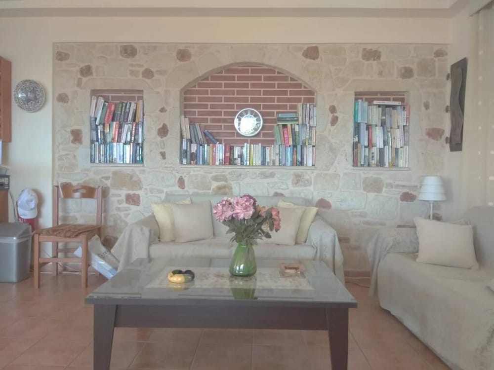 Dionysos Apartments And Studios