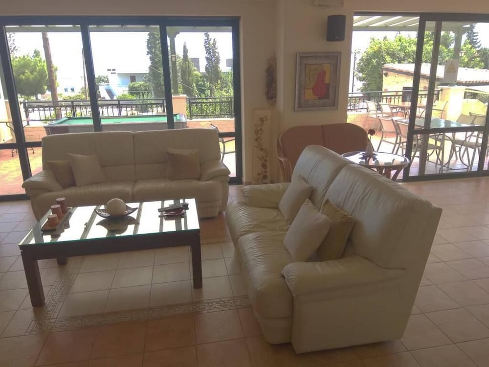 Dionysos Apartments And Studios