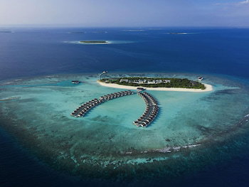 Hotel Kuredhivaru Resort & Spa Maldives
