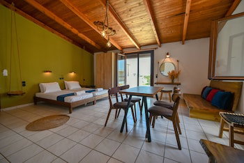 Iraklis Studios & Apartments
