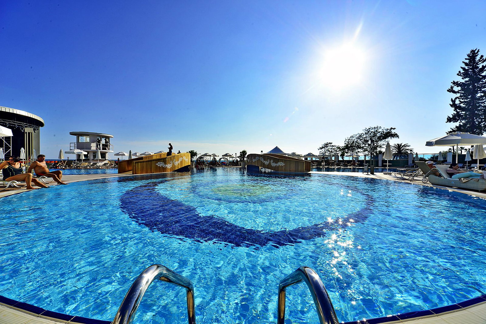 dal travel Azura Deluxe Resort&Spa