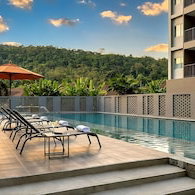 Sejur Beehive Boutique Hotel Phuket (Sha) vacanta Wichit