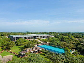 Hotel Aliya Resort And Spa