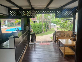 Lanta Seafront Resort