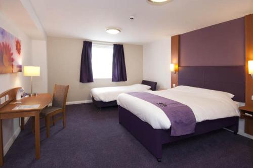 Premier Inn Woking West -A324