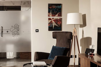 1926 Le Parisot Boutique Suites