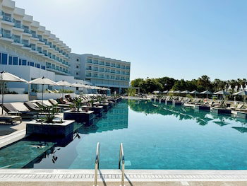 Hotel Cali Resort & Spa By Louis Hotels