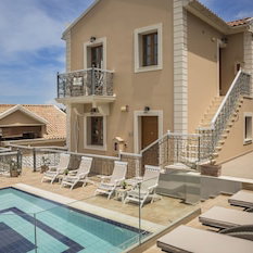 Hotel Faros Suites cazare Valsamata