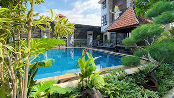 Hotel Sandat Legian