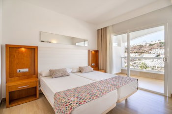 Altair Apartments