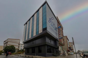 Hotel Fly And Stay Airport Hotel