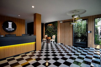 The O-Zone Airport Inn