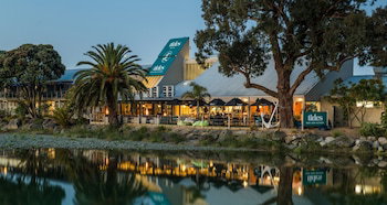 Hotel Trailways