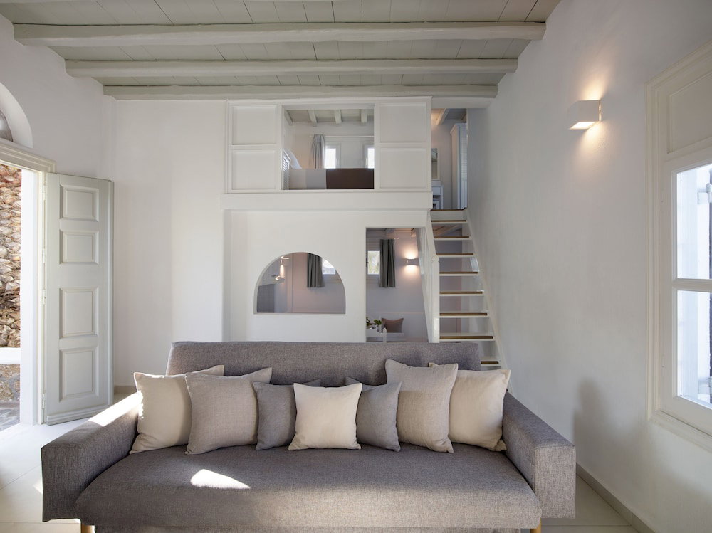 Leonis Summer Houses