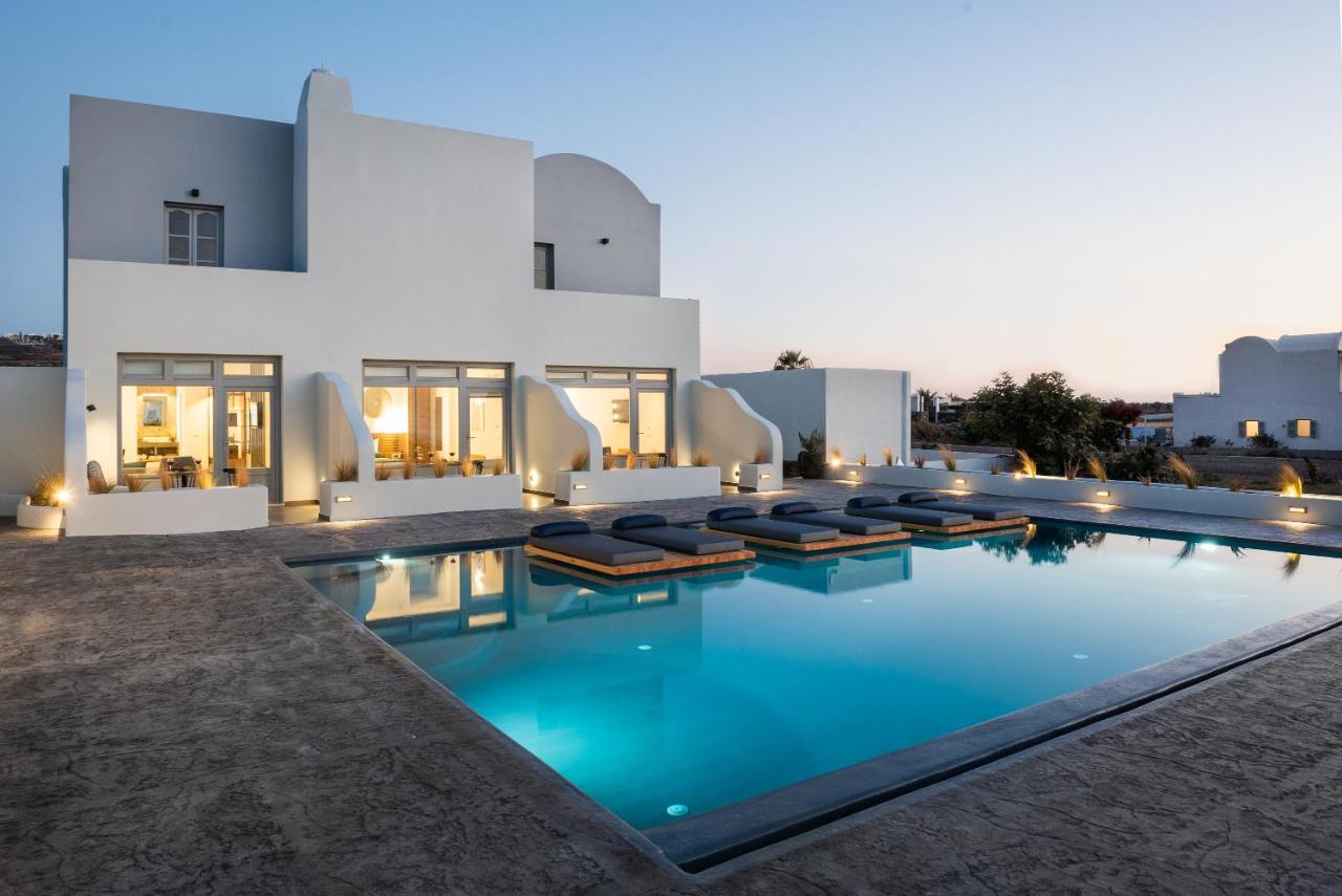 Volcanic Arc Santorini Suites