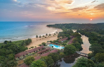 Hotel Amethyst Resort
