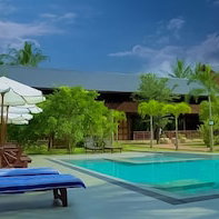 Hotel Crown Monarch Diyamankada Nature Resort cazare Anuradhapura
