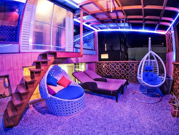 Hotel Six In One