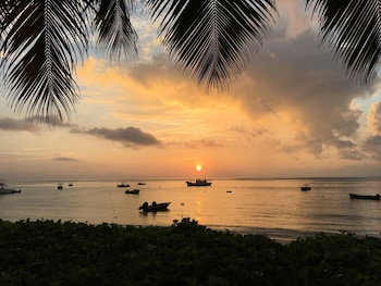 Hotel Shanaz Beachside Retreat