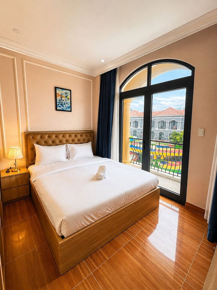 Hotel Inavay Retreat | 2 Mins Walk To Beach | Heart Of Grand World, Phu Quoc